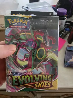 Sealed 3 Pack Evolving Skies Hanger Box Pokemon TCG Sword & Shield booster 820650851551 - Image 1