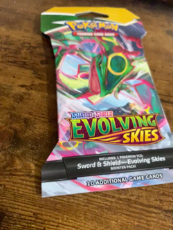 Pokemon Sword & Shield: Evolving Skies - Sleeved Booster Pack [TCG 10 Cards] NEW 820650808784 - Image 2