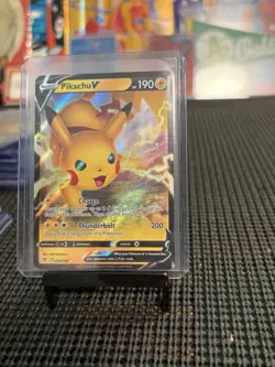 Pikachu V Ultra Rare - 043/185 Vivid Voltage - Pokemon TCG - Mint/NM - Image 1