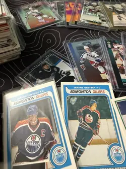 Wayne Gretzky Collection Lot (100s) Of Cards - Image 3