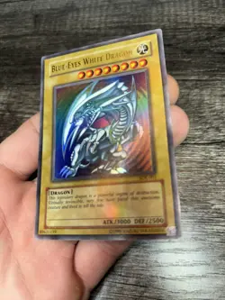 Yugioh Blue-Eyes White Dragon SDK-001 Ultra Rare Unlimited LP Heavy Holo Bleed - Image 1