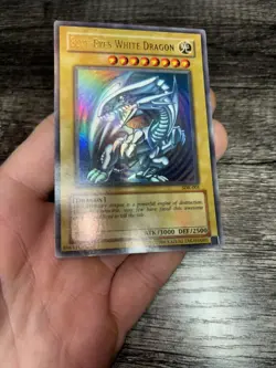 Yugioh Blue-Eyes White Dragon SDK-001 Ultra Rare Unlimited LP Heavy Holo Bleed - Image 3