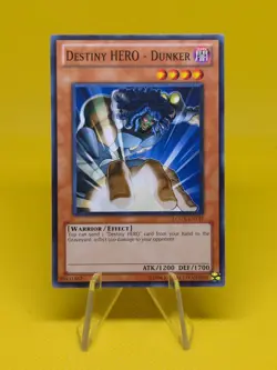 Yugioh - Destiny HERO - Dunker (LCGX-EN135) - Common Unlimited - Image 1