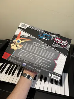 Pokemon TCG - Victini Illustration Collection Box - Black Bolt/White Flare - New - Image 2