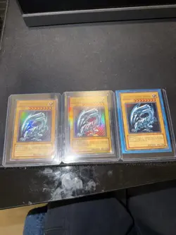 Yu-Gi-Oh! Blue-Eyes White Dragon 1996 SDK-001 LP (3 cards) - Image 2