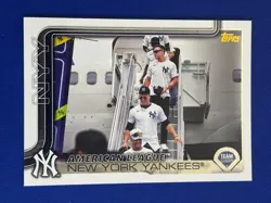 ⚾ 2025 Topps Baseball Golden Mirror Image Variation #123 New York YANKEES Team ⚾ - Image 2