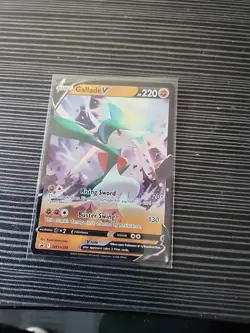 Pokemon TCG Gallade V Swsh258 Black Star Promo Holo Card - Image 1