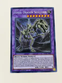 Yugioh Fossil Dragon Warrior Skullgar Skull King Secret Rare NM Free Holo Card B - Image 3