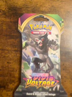 Pokemon TCG Sword and Shield Vivid Voltage Blister Pack - Image 2