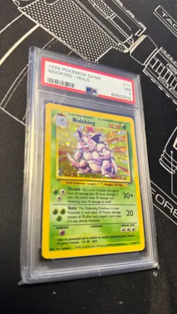 1999 POKEMON GAME #11 NIDOKING-HOLO PSA 7 - Image 3