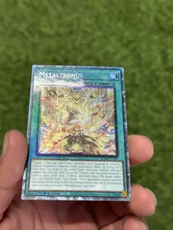 Metaltronus 1st Edition Prismatic Collectors Rare RA04-EN100 Yu-Gi-Oh! - Image 2