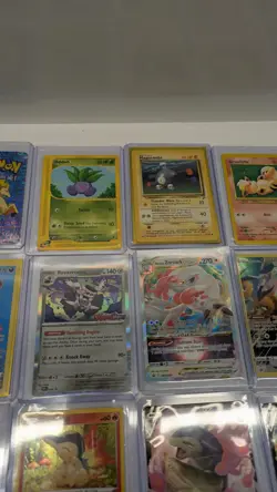 Lot of 52 Pokemon Cards Halos Rares W - Image 5
