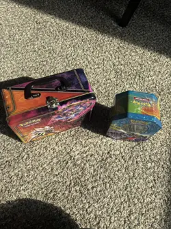 Pokemon TCG Sun & Moon Collectors Tin Metal Chest Lunchbox 2017 + Figurines lot - Image 4