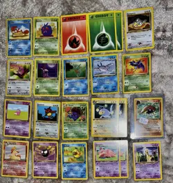 28 Vintage Pokemon First Edition Commons Lot MP/HP (Kabuto, Gastly, Rapidash) - Image 1