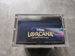 Disney Lorcana The First Chapter Illumineer's Trove Box Set + Acryl Case NEU - Image 2