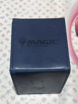 Mtg Ultra Pro Deck Box Leather Alcove Flip Magnetic Blue Mana Symbol Commander - Image 1