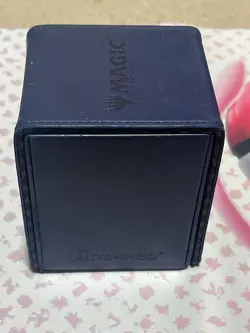 Mtg Ultra Pro Deck Box Leather Alcove Flip Magnetic Blue Mana Symbol Commander - Image 3