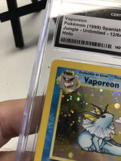 J4 VAPOREON 1999 - Pokemon Jungle Spanish Holo - 12/64 - CGC (8.5)NM/MINT+ - Image 4