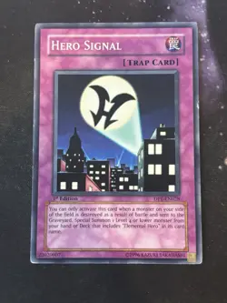 Hero Signal - DP1-EN028 - Common - 1st Edition - HP Yugioh - Image 1