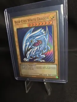 Yu-Gi-Oh! Maximum Gold Blue-Eyes White Dragon Gold Rare 1st Ed MAGO-EN001 - Image 1