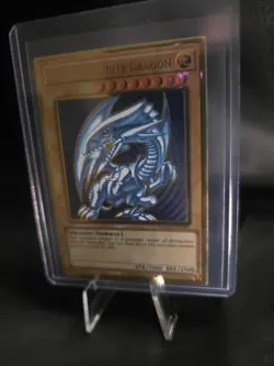 Yu-Gi-Oh! Maximum Gold Blue-Eyes White Dragon Gold Rare 1st Ed MAGO-EN001 - Image 2