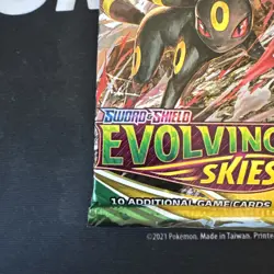 1x Evolving Skies Booster Pack Pokemon Factory Sealed (Umbreon ART) Unweighed 820650808777 - Image 2