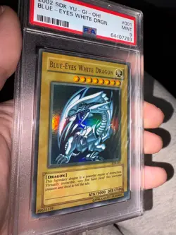 PSA 9 - Yugioh - Blue-Eyes White Dragon - SDK-001 - English - Ultra Rare - Image 2