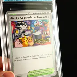 TQG 10 GEM MINT 2025 Pokemon World FRE Paradise Resort I SVP FR #224 Promo - Image 2