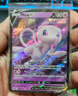 ✨ Pokemon Card Mew V 060/159 – Crown Zenith 2023 Holo Rare – NM - Image 1