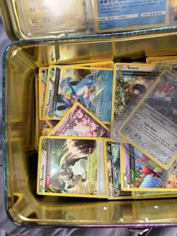 Pokemon Lunch box Lot 112 cards OLD HOLO/REVERSE HOLO/ FULL ART - Image 4