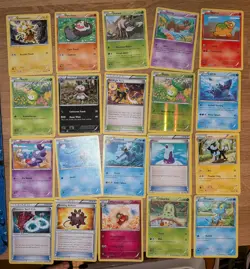Bundle of 140 Pokemon Cards - Image 4