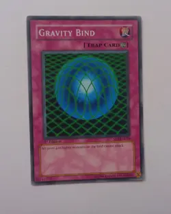 Gravity Bind SD4-EN028 (Common, 1st Edition, Lightly Played / LP) Yugioh - Image 1