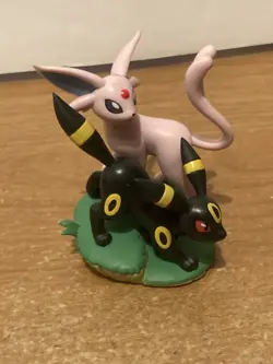 Pokemon Lot Of 28 Espeon & Umbreon Figures Prismatic Evolutions Collection - Image 2