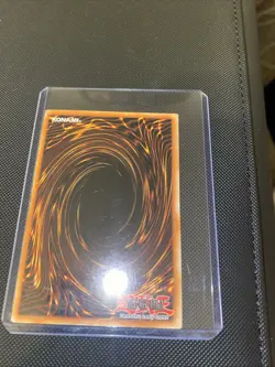 Yugioh! 2002 Blue Eyes White Dragon SDK-001 1st Edition Ultra Rare - Image 2