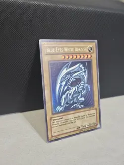 Vintage Yu-Gi-Oh TCG Blue-Eyes White Dragon SDK-001 Kaiba Ultra Rare Holo Card - Image 3