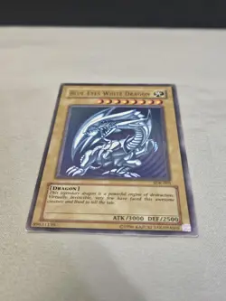 Vintage Yu-Gi-Oh TCG Blue-Eyes White Dragon SDK-001 Kaiba Ultra Rare Holo Card - Image 4