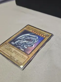 Vintage Yu-Gi-Oh TCG Blue-Eyes White Dragon SDK-001 Kaiba Ultra Rare Holo Card - Image 5