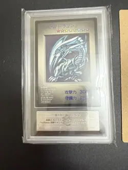 MNT YuGiOh KONAMI Blue Eyes White Dragon DM1 Monster Capsule 1998 VG - Image 2