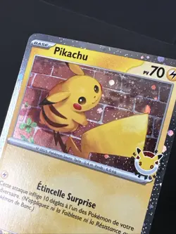 Carte Pokemon PIKACHU - Cosmos stamp "journee pokemon" 2026 - TEF 051/162 - Neuf - Image 2