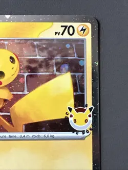 Carte Pokemon PIKACHU - Cosmos stamp "journee pokemon" 2026 - TEF 051/162 - Neuf - Image 4