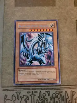 YUGIOH BLUE-EYES WHITE DRAGON DL09-EN001 RARE UNLIMITED ED NM SILVER DUELIST - Image 2