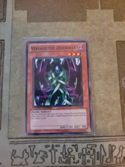 YUGIOH VERSAGO THE DESTROYER GLD4-EN006 COMMON LIMITED ED NM - Image 1