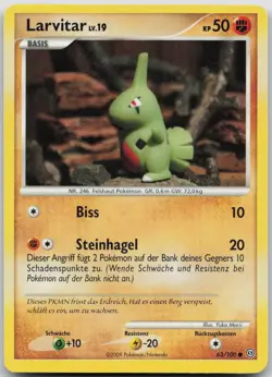 Larvitar 63/100 Yuka Morii Clay - Sturmtief - DE - EXC - Pokemon TCG Karte - Image 1