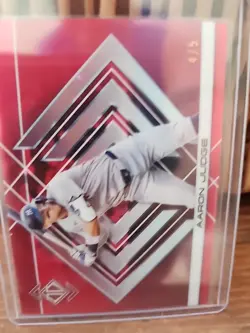 2025 Transcendent Aaron Judge Red Chrome Icons Image Variation 4/5 Yankees - Image 4