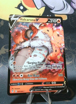 2021 Pokemon Card Volcarona V 021/203 Ultra Rare Evolving Skies NM - Image 1