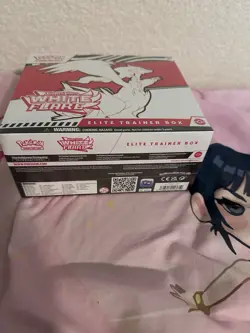 Pokemon Scarlet & Violet White Flare Elite Trainer Box Reshiram English - Image 2