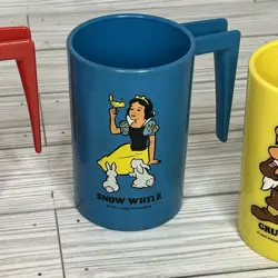 Vintage Walt Disney Snow White & Seven Dwarfs Plastic Cups w/ Handles, Set of 4 - Image 4