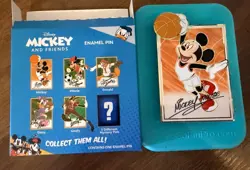 Disney Mickey & Friends Autograph Trading Card Pin Mickey Mouse PALM Jumbo 3.5 - Image 1