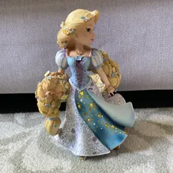 Enesco Tangled DISNEY SHOWCASE 4037523 "RAPUNZEL" | Couture De Force Figure - Image 2