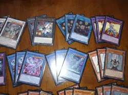 Yugioh Blue Eyes White Dragon Deck Of 106 Cards W/ Sleeves! Some High Rarity! - Image 4